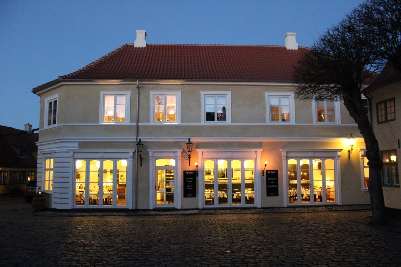Hotel Pa Torvet Эрёскёбинг Экстерьер фото